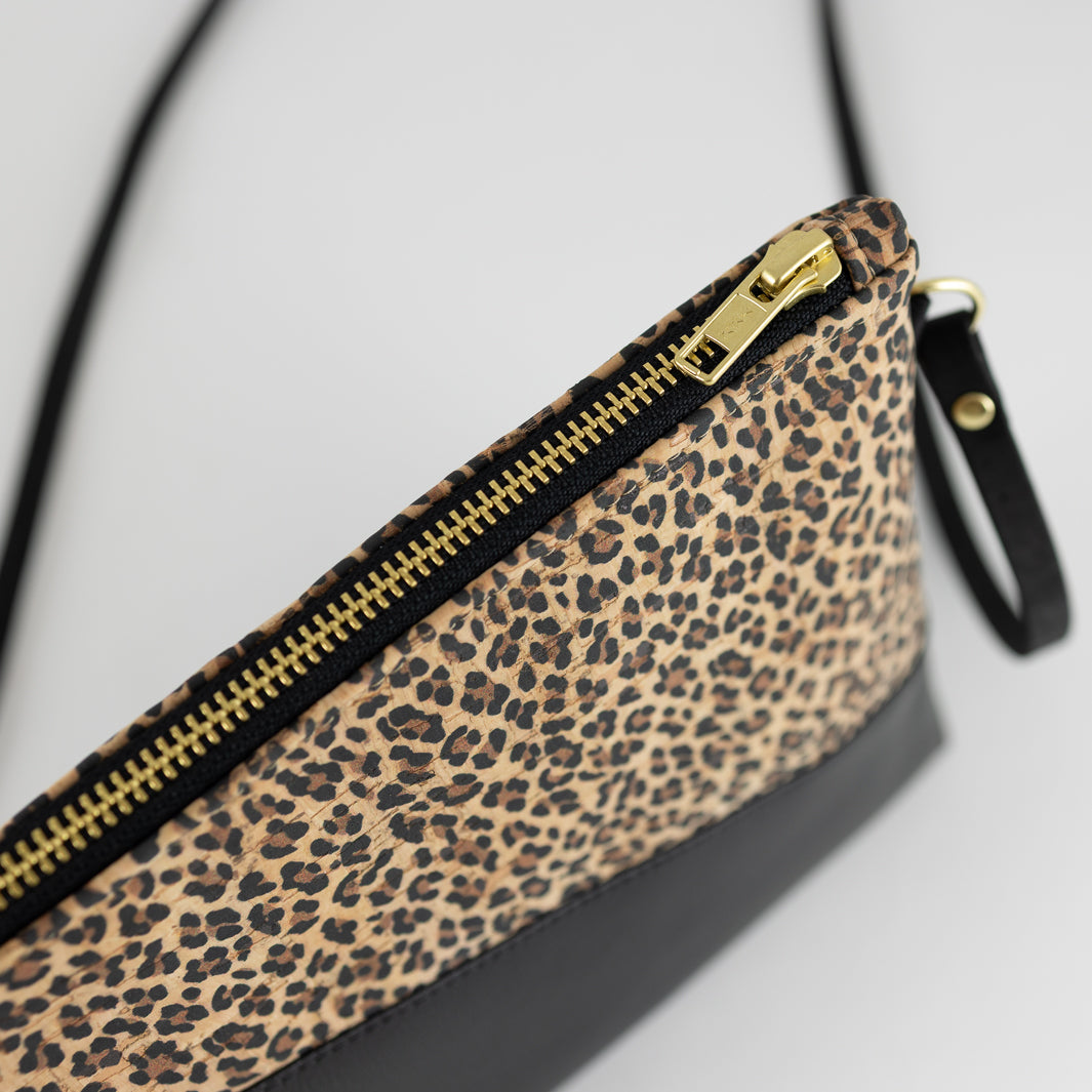 Kleine Handtasche Kork Leo mit Reißverschlusstasche