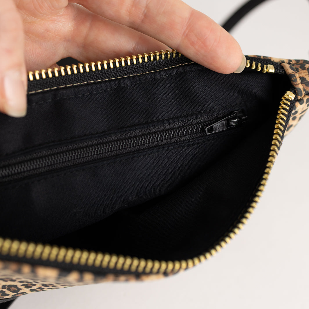 Kleine Handtasche Kork Leo mit Reißverschlusstasche