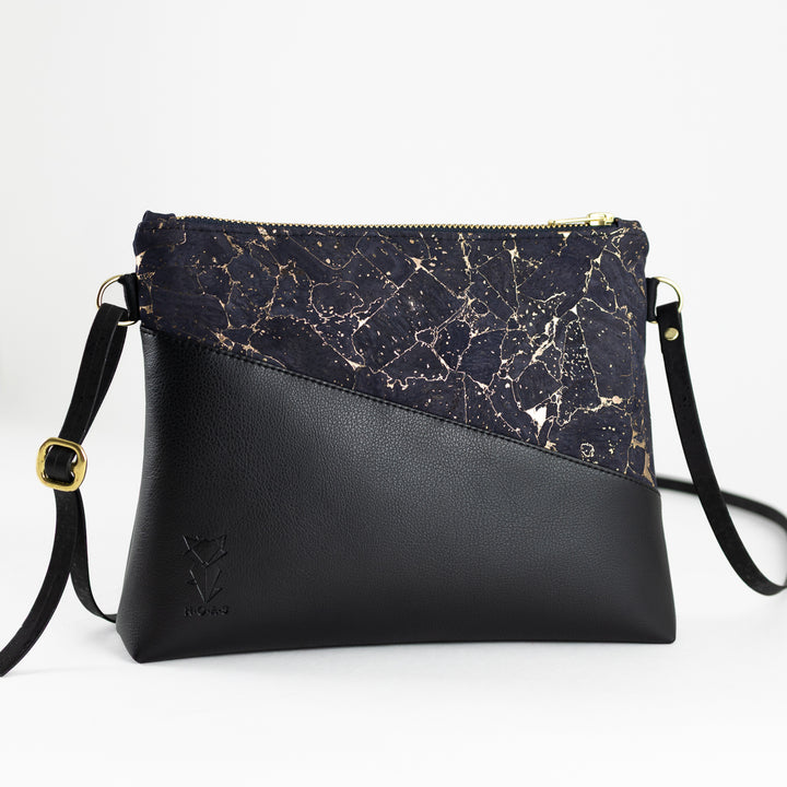 Kleine Handtasche KORK Schwarz Nachtblau Gold marmoriert mit Reißverschlusstasche