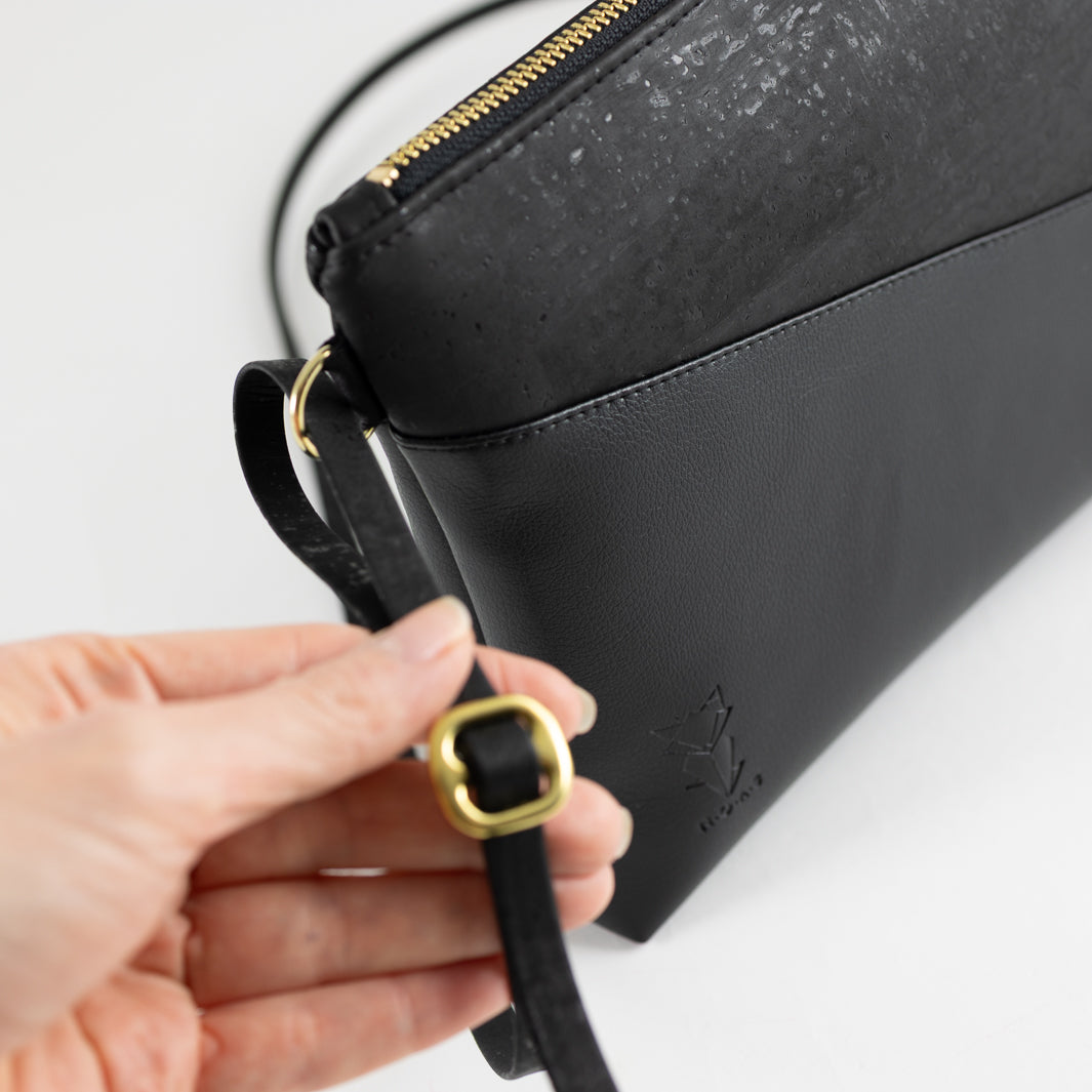 Kleine Handtasche Kork Schwarz mit Reißverschlusstasche
