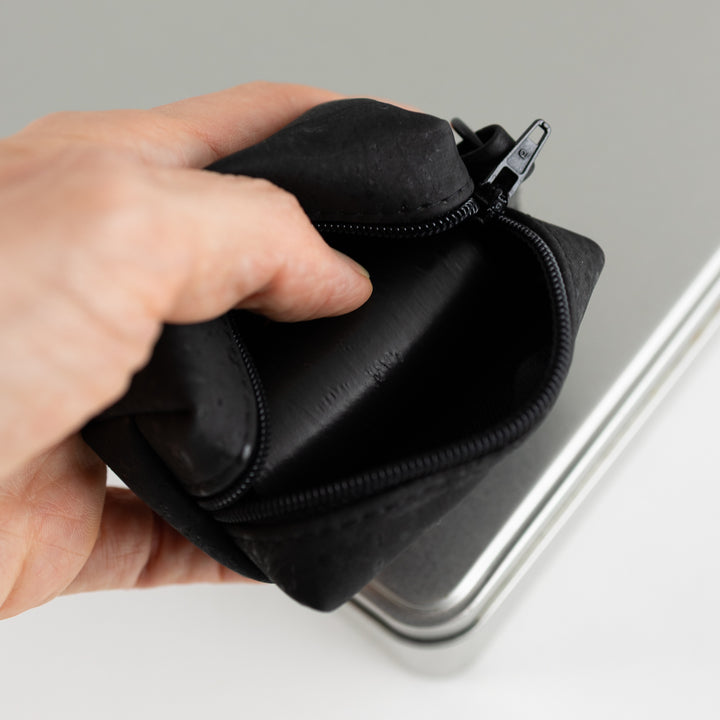 Mini-Tasche für Hundekotbeutel – Kork Schwarz All Black Design