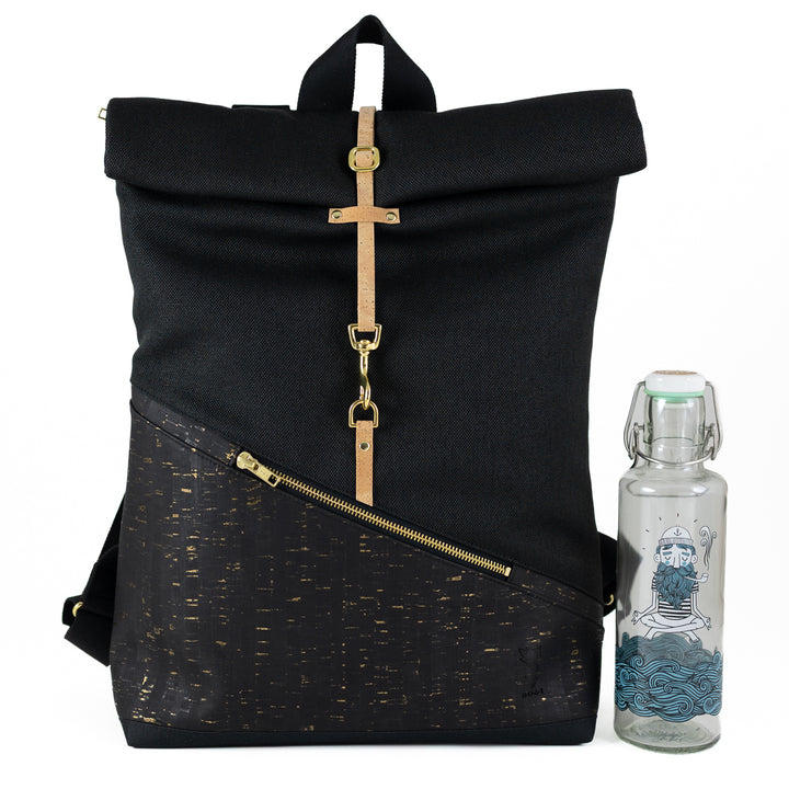 Geräumiger Rolltop Rucksack Everyday Size M aus Kork und Canvas mit Platz für eine große Trinkflasche