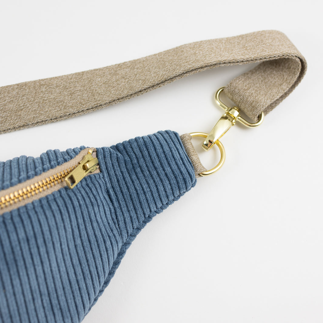 Corduroy fanny pack sky blue size L