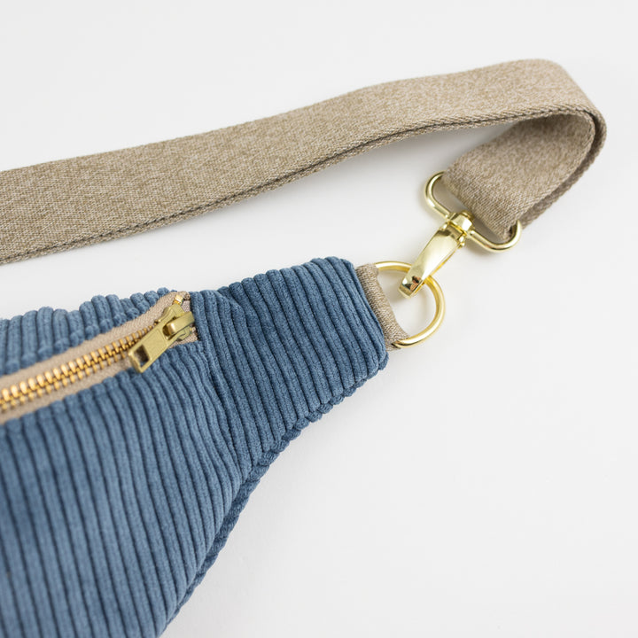 Corduroy fanny pack sky blue size L