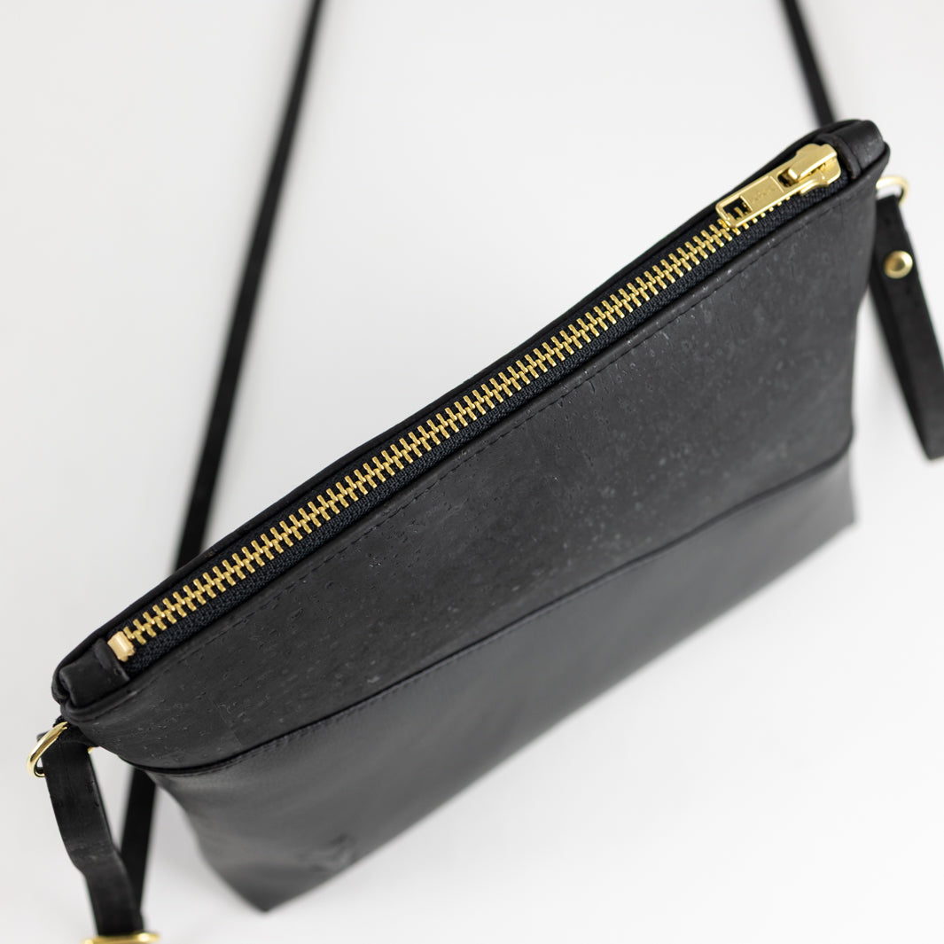 Kleine Handtasche Kork Schwarz mit Reißverschlusstasche