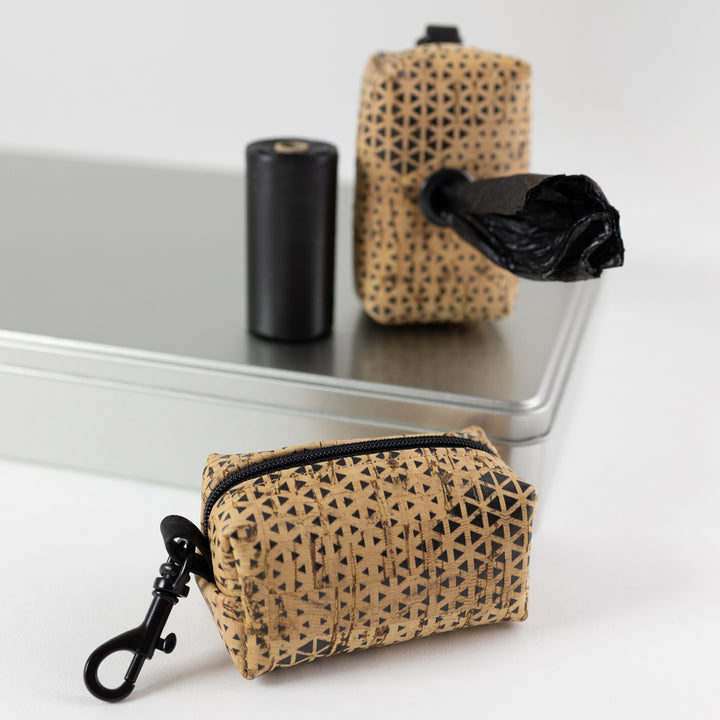 Mini-Tasche für Hundekotbeutel – Kork Natur Dreiecke