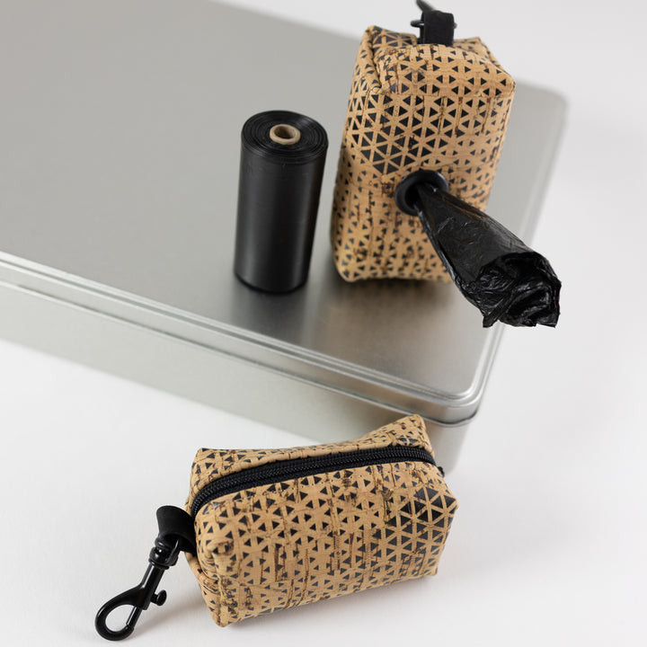 Mini-Tasche für Hundekotbeutel – Kork Natur Dreiecke