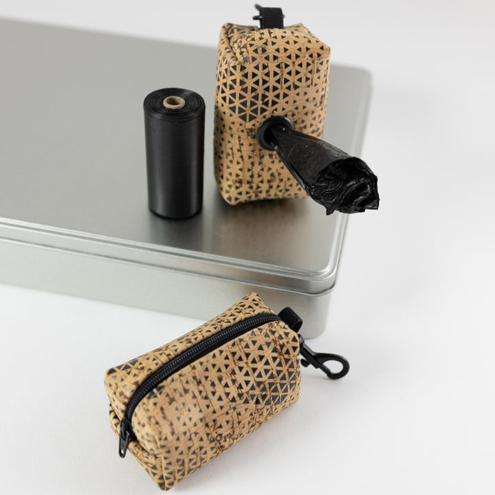Mini-Tasche für Hundekotbeutel – Kork Natur Dreiecke