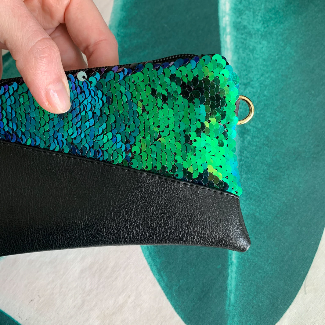 Vegane Mini-Geldbörse von NOAS Berlin – D-Ring aus Messing für sicheres Befestigen