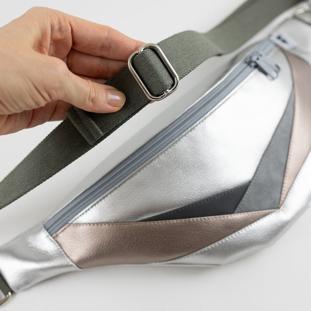 Bauchtasche Dreiecke Silber Size L