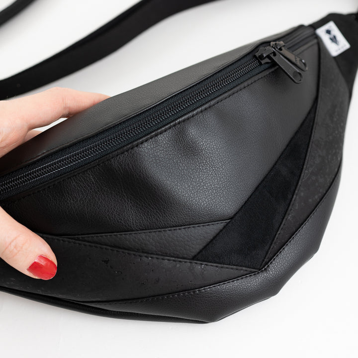 Bauchtasche Dreiecke Kork Schwarz All Black Size L