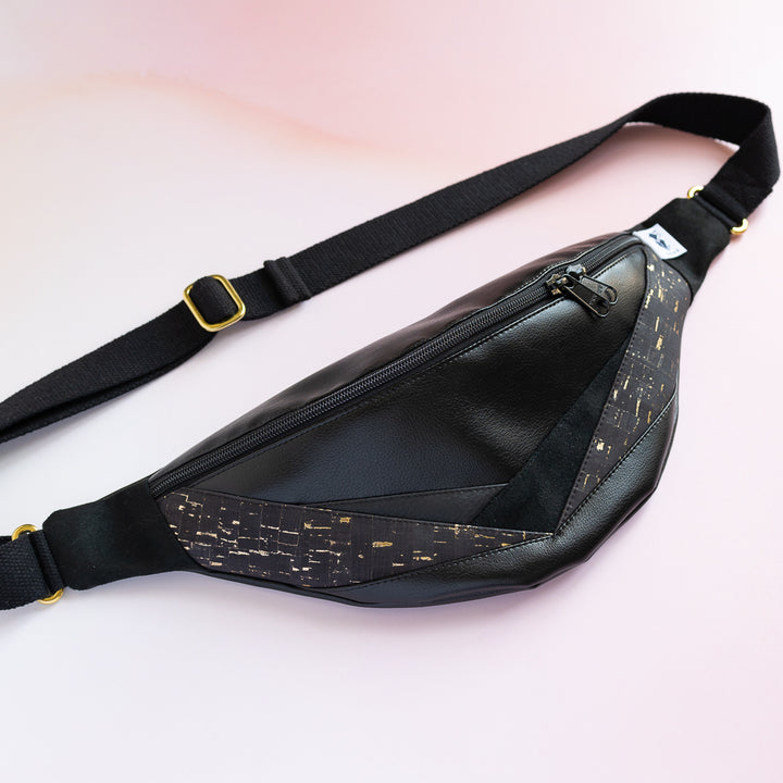 Bauchtasche Dreiecke Kork Schwarz Gold Size L