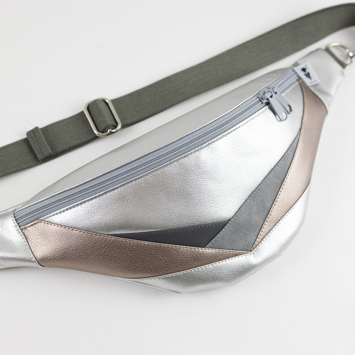 Bauchtasche Dreiecke Silber Size L