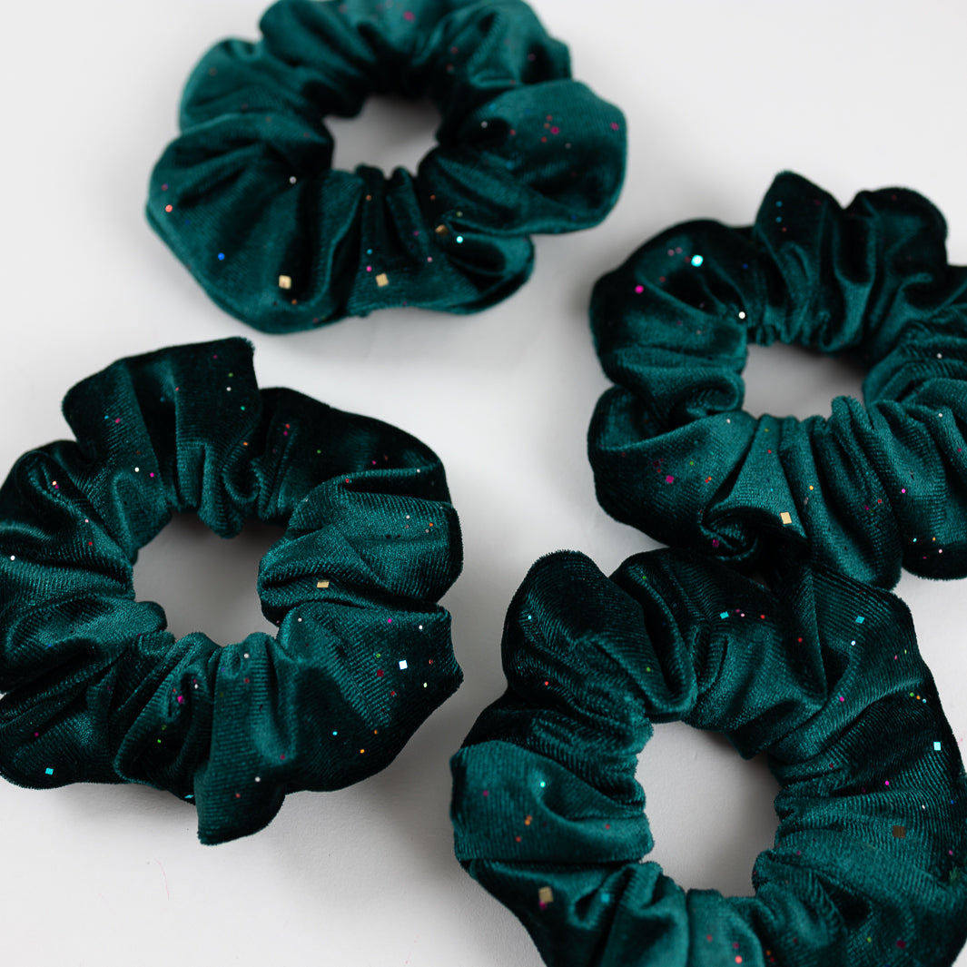 Scrunchie Samt Dunkelgrün mit buntem Glitzer