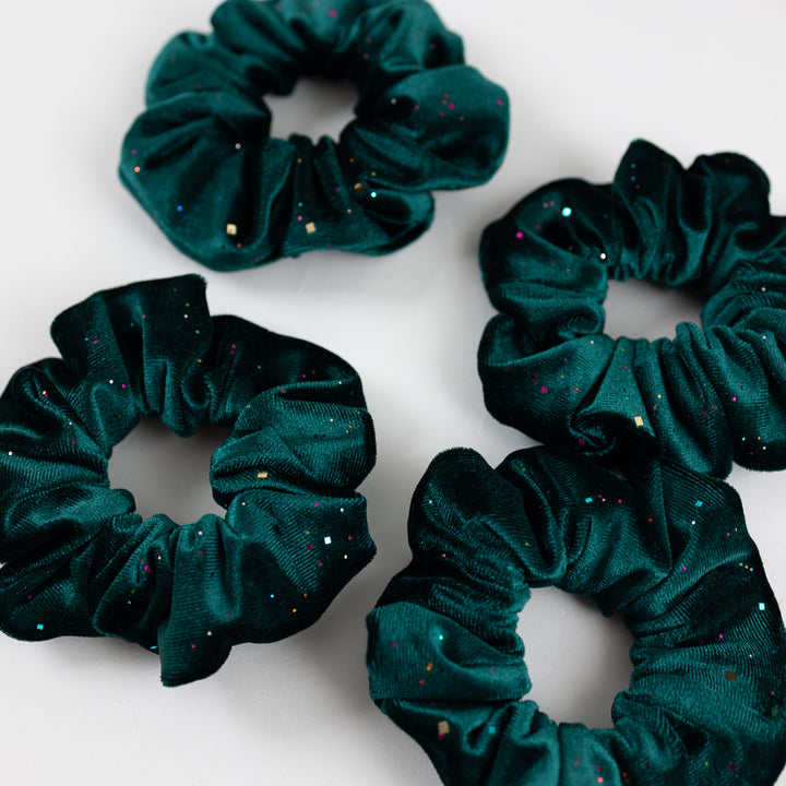 Scrunchie Samt Dunkelgrün mit buntem Glitzer