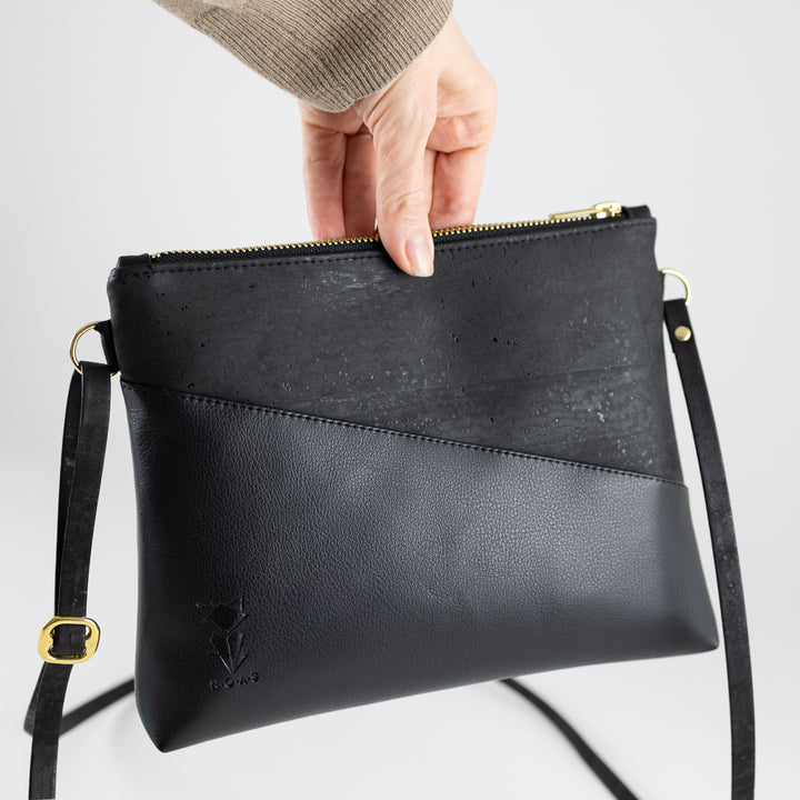 Kleine Handtasche Kork Schwarz mit Reißverschlusstasche