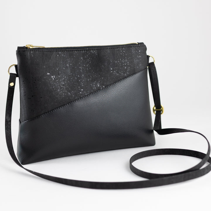 Kleine Handtasche Kork Schwarz mit Reißverschlusstasche