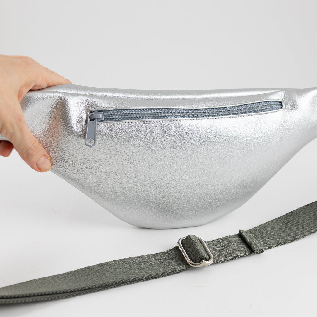 Bauchtasche Dreiecke Silber Size L