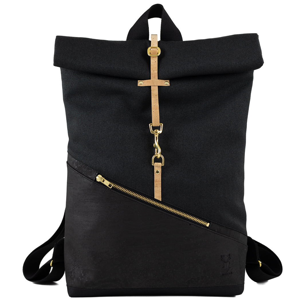 Kleiner Rolltop Rucksack aus Canvas und Kork von NOAS Berlin – minimalistisches Design in Schwarz, individuell gestaltbar.