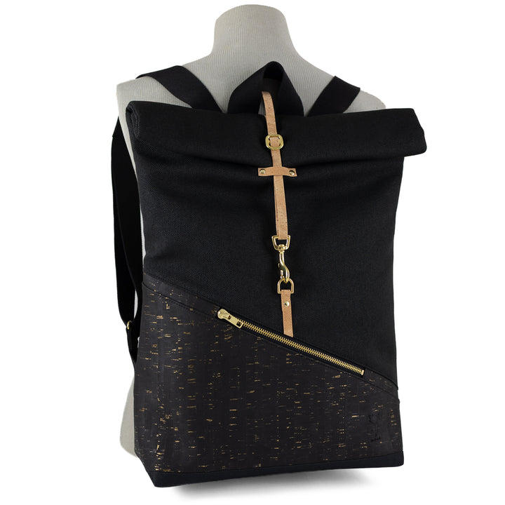 Kompakter Rolltop Rucksack Everyday Size M als moderner Rucksack für Damen aus schwarzem Kork und Canvas