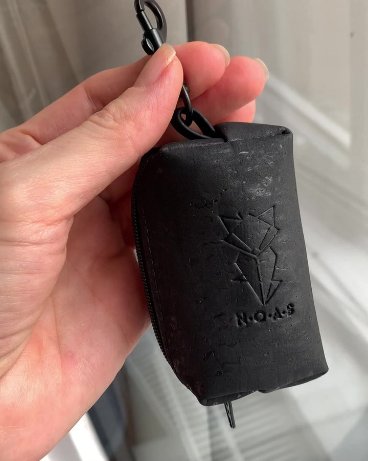 NOAS Mini-Tasche für Hundekotbeutel – Kork Schwarz All Black