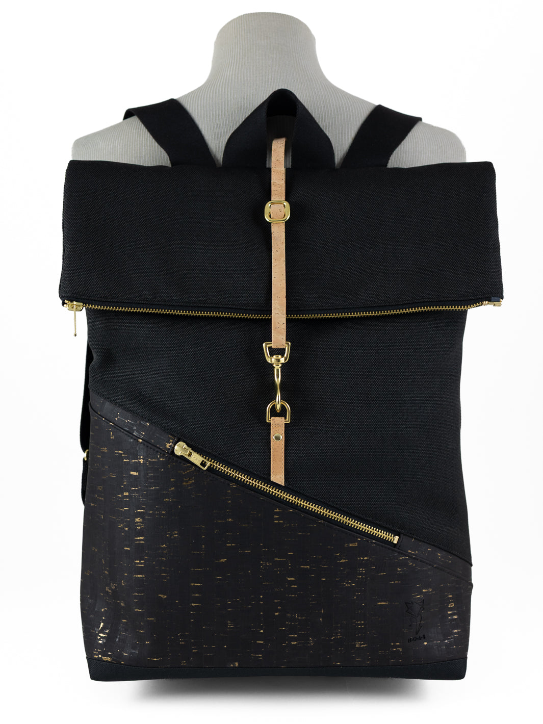 NOAS Rolltop Rucksack Everyday Size M mit nach unten geklapptem Rolltop zur Darstellung der Höhe im eingerollten Zustand
