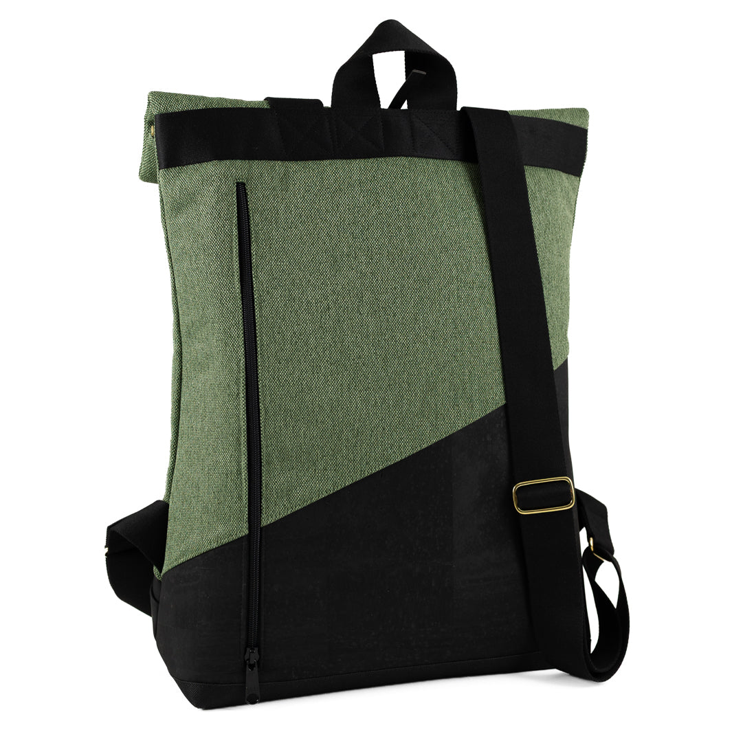 NOAS Rolltop Rucksack aus schwarzem Kork und Waldgrünem Canvas von hinten