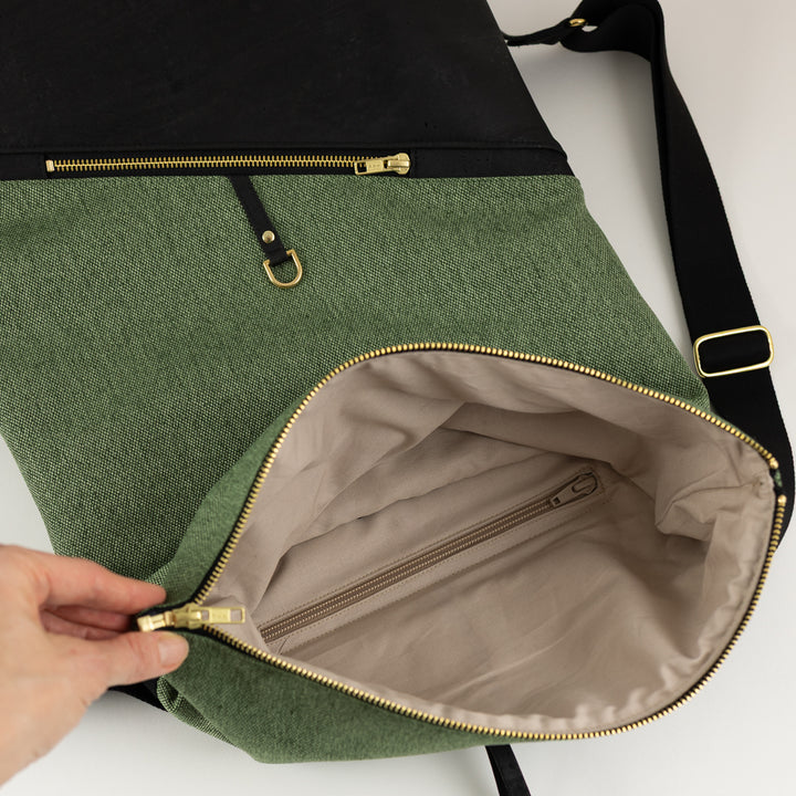 Innenansicht des NOAS Rolltop Rucksacks mit Reißverschlussfach