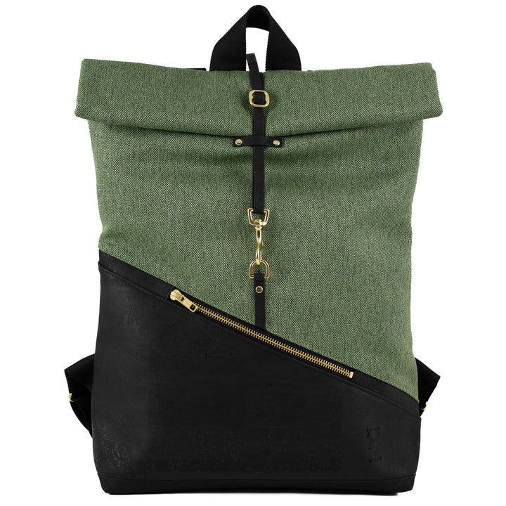 NOAS Rolltop Rucksack aus schwarzem Kork und Waldgrünem Canvas von vorne
