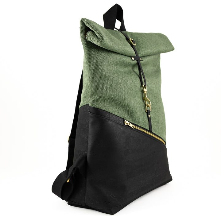 NOAS Rolltop Rucksack aus Kork und Canvas in Waldgrün und Schwarz von der Seite